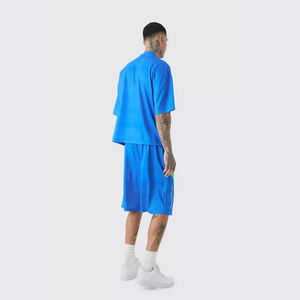 Conjunto de pantalones cortos de sublimación para hombre de alta calidad Tejido de poliéster Premium con media manga e impresión de logotipo personalizado - Product Image 5