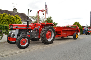 Tracteur à roues Massey Ferguson 135 d'occasion, 210 CV, plus de 50 000 heures pour l'agriculture - Product Image 6