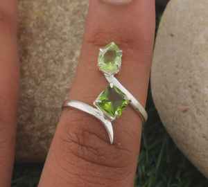 Bague en pierre de péridot, argent sterling 925 plaqué rhodium, bijoux faits à la main, pierre de naissance de février, cadeau pour femme, élégant et luxueux - Product Image 4