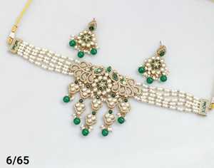 Collier ras du cou indien avec boucles d'oreilles et Mangtika pour femme Design de fleurs superbe zircon cubique fabriqué à la main - Product Image 2