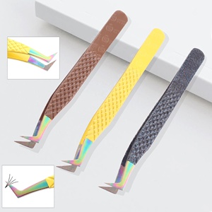 แหนบต่อขนตาสีโรสโกลด์หลายเฉดและปลายสีดำเคลือบทอง ด้ามจับเพชร ปลายแหลมพิเศษ น้ำหนักเบา - Product Image 3