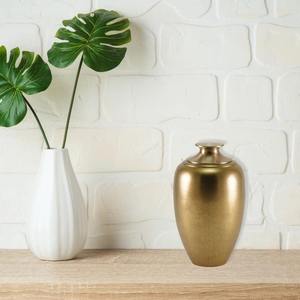 Urne de crémation moderne élégante en métal avec la finition élégante assortissant les maisons contemporaines et les espaces spirituels parfaitement - Product Image 3