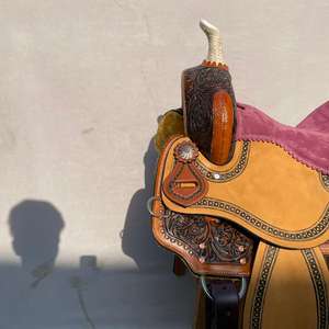 Ensemble de selle western en cuir de qualité supérieure avec motifs décoratifs |   Accessoires en acier inoxydable façonnés à la main, ensemble de tack gratuit pour l'équitation - Product Image 2