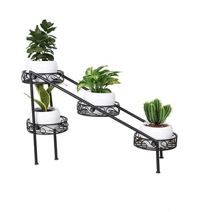 Soporte de metal para macetas de 3 neumáticos, accesorio decorativo para el jardín y el parque, precio al por mayor - Product Image 2