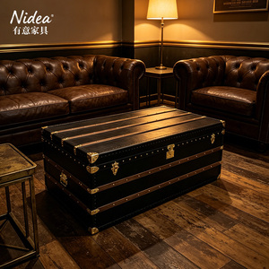 Table basse <span class=keywords><strong>coffre</strong></span> de rangement de luxe vintage en <span class=keywords><strong>cuir</strong></span> noir avec lattes en bois, quincaillerie dorée et tiroirs latéraux pour bar à domicile - Product Image 3