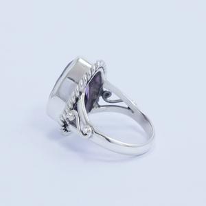 แหวนเงินแท้แฮนด์เมดสีเงิน925สำหรับผู้หญิงพลอยอเมทิสต์ตัดรูปวงรีตรงแหล่งสำหรับงานแต่งงานและสวมใส่ในชีวิตประจำวัน - Product Image 5