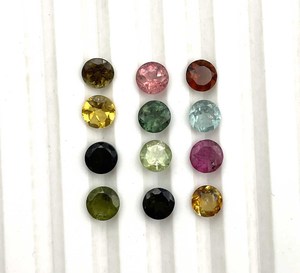 พลอยทัวร์มาลีนแบบหลายทรงกลมธรรมชาติขนาด3-6มม. พลอยทัวร์มาลีนหลายแบบสำหรับทำเครื่องประดับได้รับการรับรอง - Product Image 1