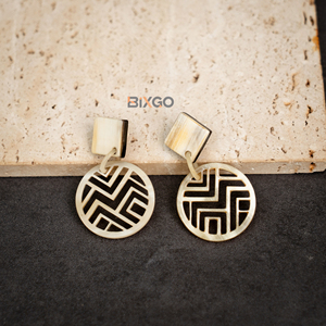 Pendientes redondos de artesanía de Vietnam con patrones tallados, laca de cuerno blanco, nuevo diseño, accesorio de moda personalizado al por mayor - Product Image 2