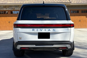 2023 ริวเวียน R1S รุ่นแอดเวนเจอร์ น้ำมันเบนซิน ไมล์น้อย - Product Image 2