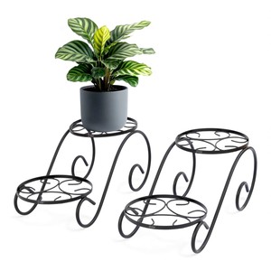 Ensemble de deux supports de plantes ronds en métal noir avec pieds incurvés pour la décoration de table intérieure et extérieure - Product Image 6