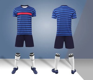 Sublimation de logo de design personnalisé, ensemble de maillots de football pour jeunes enfants, maillots de football respirants, ensemble d'uniformes de maillots personnalisés - Product Image 1