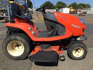 Tracteur de jardin robuste d'occasion Kubota GR2120, moteur diesel 190cc, transmission hydrostatique, direction par glissement, 2 temps, fonction de tonte sur 4 mètres - Product Image 5