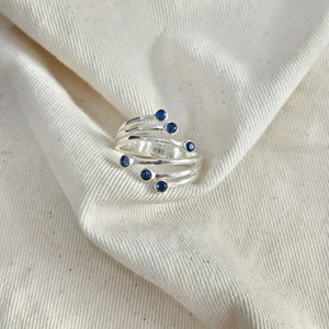 Bague en argent faite à la main avec une pierre précieuse saphir réglable de style classique pour la fête de fiançailles de mariage ou un cadeau - Product Image 4