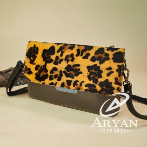 Nouveau Style sac à bandoulière en cuir recyclé couleur trapue sac à main en cuir de fourrure imprimé Animal de haute qualité femmes 2 en 1 sac à main réversible - Product Image 1