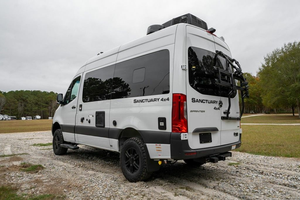 Autocar Thor Motor Coach Classe Sanctuary 19P 2023, gris, en fibre de verre, contreplaqué et aluminium - Product Image 5