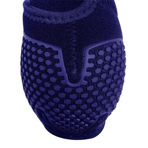 Bottes de protection pour chevaux violettes avec sangles Velcro et semelle antidérapante Hex Grip - Product Image 4