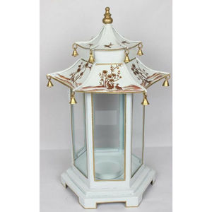 Lámpara de Pared Vintage Estilo Pagoda Chinoiserie, Pintada a Mano en Color Blanco Marfil y Detalles en Dorado, Iluminación Decorativa para el Hogar - Product Image 1