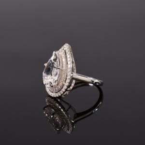 Nuevo anillo de diamantes de moissanita de diseño moderno con anillo de compromiso de estilo hip hop disponible a un precio asequible - Product Image 2