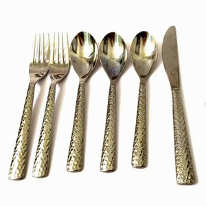 Ensemble de couverts à manche martelé en nid d'abeille Couverts à manger en acier inoxydable à revêtement PVD doré Ensemble d'ustensiles de cuisine 6 pièces fabriqué en Inde - Product Image 1