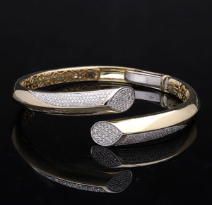 สร้อยข้อมือแบบเปิดชุบโรเดียมสีเหลืองทอง14K ประดับเพชรธรรมชาติดีไซน์ทรงหยดน้ำตาแบบปลายคู่ - Product Image 5