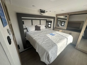 Nouvelle caravane de camping haut de gamme 2026 F-o-r-e-s-t R-i-v-e-r Elite 36-R-F à vendre pour le camping et les voyages - Product Image 3