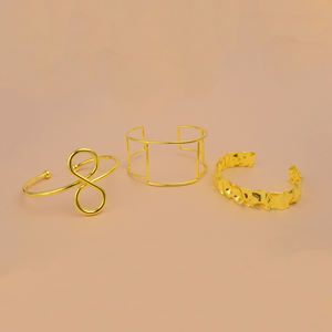 Brazalete de latón chapado en oro con declaración de moda para mujer Brazalete abierto ancho con textura martillada - Product Image 6