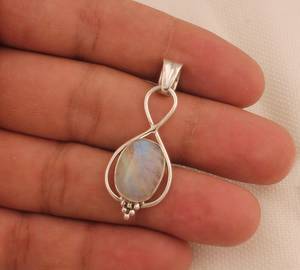 Pendentif en pierre de lune arc-en-ciel fait à la main pour femmes en argent sterling massif 925 cadeau de bijoux en pierres précieuses de créateur - Product Image 3