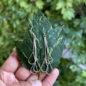 Pendientes largos de plata en plata de ley 925, joyería hecha a mano lisa, regalo perfecto para su cumpleaños - Product Image 3