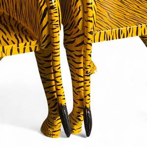 Sillón Tigre Hecho a Mano, Sofá de Madera Minimalista de Lujo para el Hogar u Oficina, Estilo Wabi-Sabi, Pintado a Mano por un Artista - Product Image 5