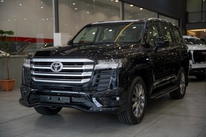 Toyota Land Cruiser automatique diesel, conduite à droite, intérieur clair, taille des pneus R15, galerie de toit métallique arrière, à vendre - Product Image 4