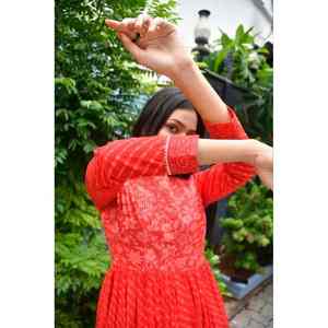 Elegante Kurta Anarkali Roja Lehariya con Estampado a Mano para Mujer, Vestido Pakistaní, Georgette con Diseño Étnico, Vestido Indio - Product Image 2