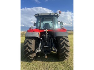 Tractor Massey Ferguson 7615 Dyna-6 Usado en Buen Estado con Cargadores Frontales y Traseros, Capacidad de Carga de 45 Toneladas, Bomba de Caja de Cambios, Motor y Rodamientos - Product Image 6