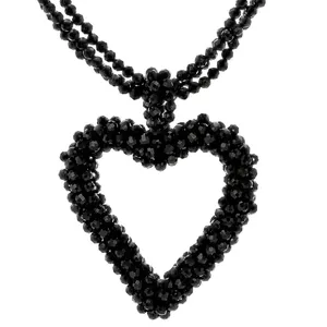 Carisma eterno: colar de coração de espinélio preto, prata esterlina de ródio, um símbolo de elegância atemporal e amor moderno