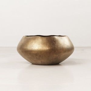Bol en laiton indien pooja avec texture gravée et construction durable idéal pour les cérémonies religieuses ou les sanctuaires domestiques - Product Image 3