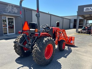 Kubota LX2620SUHSD Tracteur à pied avec chargeur à fixation rapide et godet 50hp 4x4 Diesel Engine 540 PTO 3 points Hitch 2WD Wheel - Product Image 6