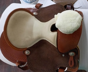 Selle anglaise en cuir de qualité supérieure avec design sans arçon, taille et couleur personnalisables, fabriquée à la main - Product Image 6