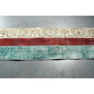 Alfombra Turca de 1.7x5.5 pies, Alfombra Vintage, Alfombra de Lana con Rayas Rojas - Product Image 3