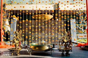 Guirnalda de flores esponjosas de caléndula de 6 pies de largo, paquete de 100 Cuerdas, ideal para bodas indias, decoración del templo Ganpati, decoraciones festivas - Product Image 5