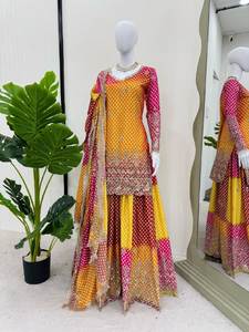 Beautiful Party Wear Top-sharara Y Dupatta Con Impresión digital con hilo Sequnce work - Product Image 3