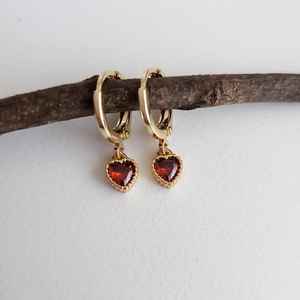 Elegantes Pendientes de Aro Huggie con Rubí Rojo, Plata de Ley 925 Chapada en Oro, Lindos Pendientes de Fiesta, Estilo Vintage, Regalo para Ella - Product Image 4