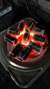 Briquettes de charbon de bois Shisha en coquille de noix de coco biologique de qualité supérieure, écologiques, fabriquées à la machine en Indonésie pour le charbon de bois de narguilé Briket - Product Image 4