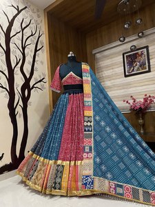 Dernier coton mousseline pur avec impression numérique et véritable miroir avec bordure en dentelle faite à la main Lehenga Choli avec Dupatta - Product Image 4