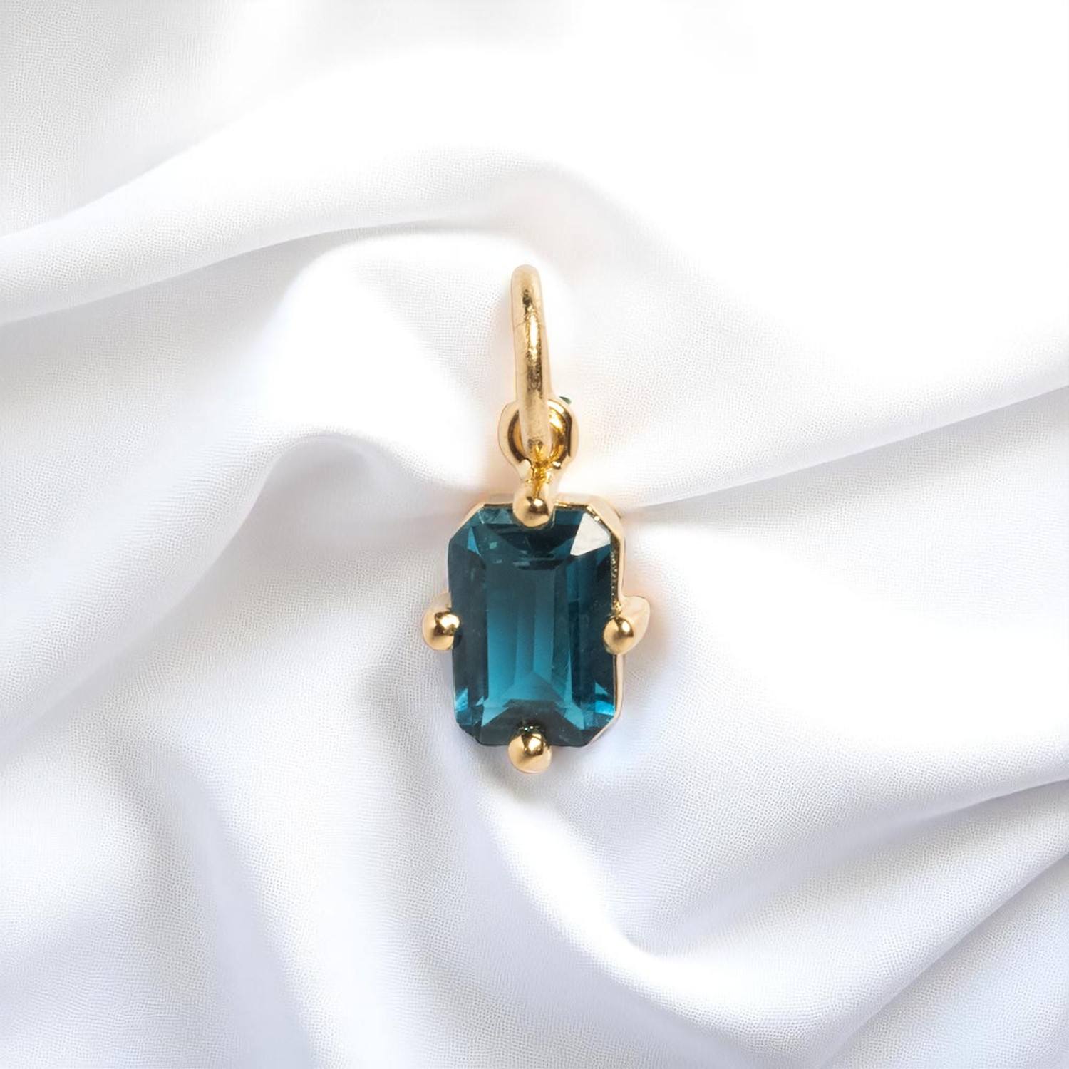 ควอตซ์บุษราคัมสีฟ้า