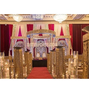 เสาหินแกะสลักสีทองสวยงาม ตกแต่งมณฑปทรงกลมแกะสลักสีทอง ตกแต่งมณฑปงานแต่งงานแบบดั้งเดิม ผสมผสานงานแต่งงานแบบอเมริกัน สำหรับงานอีเว้นท์ในสหรัฐอเมริกา - Product Image 1