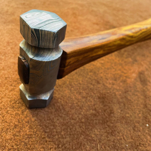 Marteau en acier Damas fait main avec une conception robuste, poignée confortable, personnalisable en DIY et OEM, utilisation polyvalente, garantie de 3 ans - Product Image 6