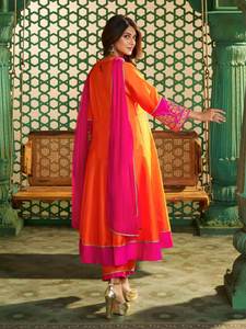 Robe Anarkali / Salwar Suit Kurti de style actrice de série télévisée pour femmes musulmanes, à prix raisonnable, pour porter pendant l'Aïd et le mois de Ramadan. - Product Image 3