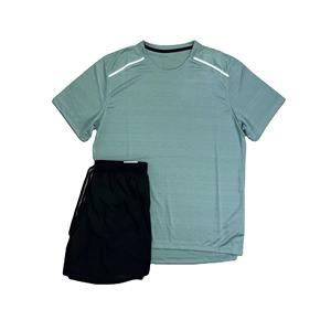 Ensemble d'entraînement à séchage rapide pour hommes, t-shirt de sport pour la course à pied, 100% polyester, détails réfléchissants, ensemble t-shirt et short pour les sports de plein air - Product Image 1