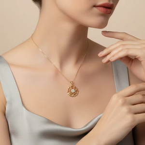 Pendentif Fleur en Cristal avec Finition Or Moderne en Or 14 carats et Diamant Naturel - Product Image 5