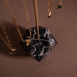 ขาตั้งเครื่องประดับโลหะให้การรองรับที่แข็งแรงและทนทาน ช่วยให้เครื่องประดับอันล้ำค่าของคุณปลอดภัย จัดระเบียบ และสวยงาม - Product Image 6