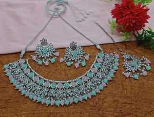 Nuevo diseño AD sin cortar plateado tradicional y de moda perla y Kundan tachonado gargantilla collar conjunto y conjunto de joyas para mujer - Product Image 6